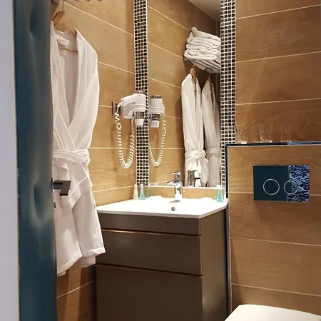 Du Mont Blanc Hotel Paris
