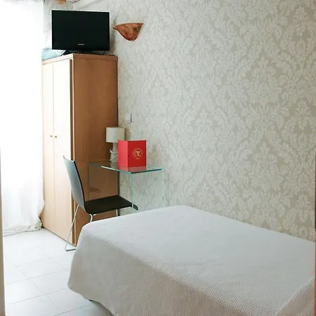 Du Mont Blanc Hotel Paris
