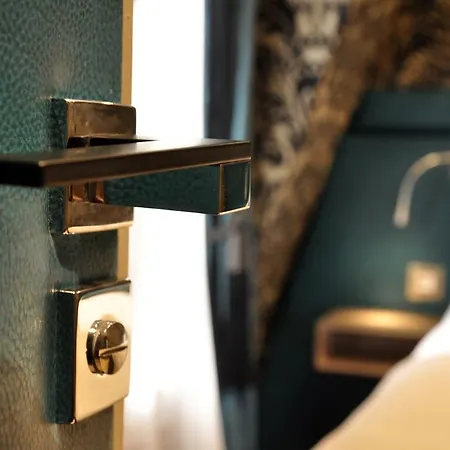 Du Mont Blanc Hotel Paris