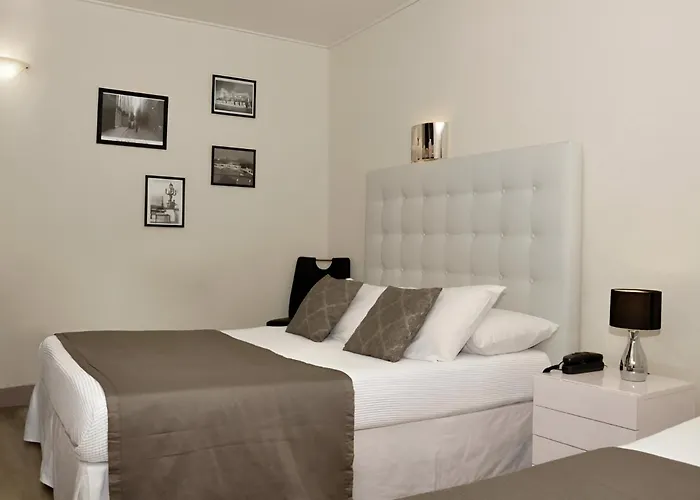 Du Mont Blanc 2* Париж